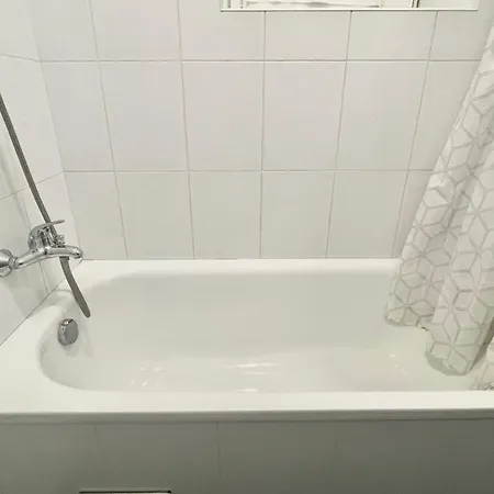 на дорошенка 1, краща локація,центр