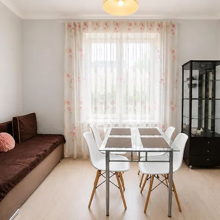 на дорошенка 1, краща локація,центр Lviv